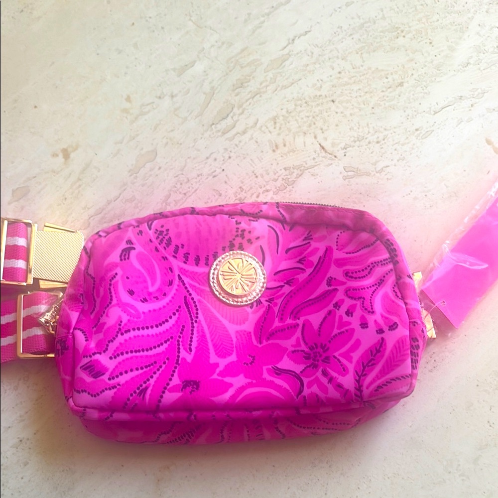 LILLY PULITZER Pink Floral Women's Bag.
Waist bag or cross the chest